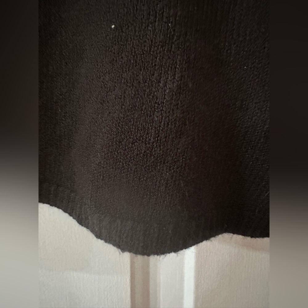 Express Black V-Neck Cropped Knit Fuzzy Sweater. Size medium. - Picture 4 of 7